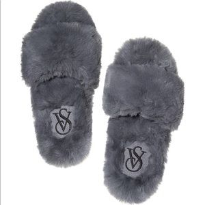 🎉S Last ☝️Victoria’s Secret faux fur slippers NIP